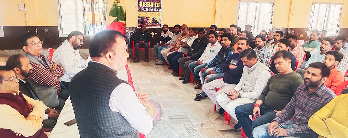 वार्ड की बैठक लेते अरविंद शर्मा वार्ड की बैठक लेते अरविंद शर्मा