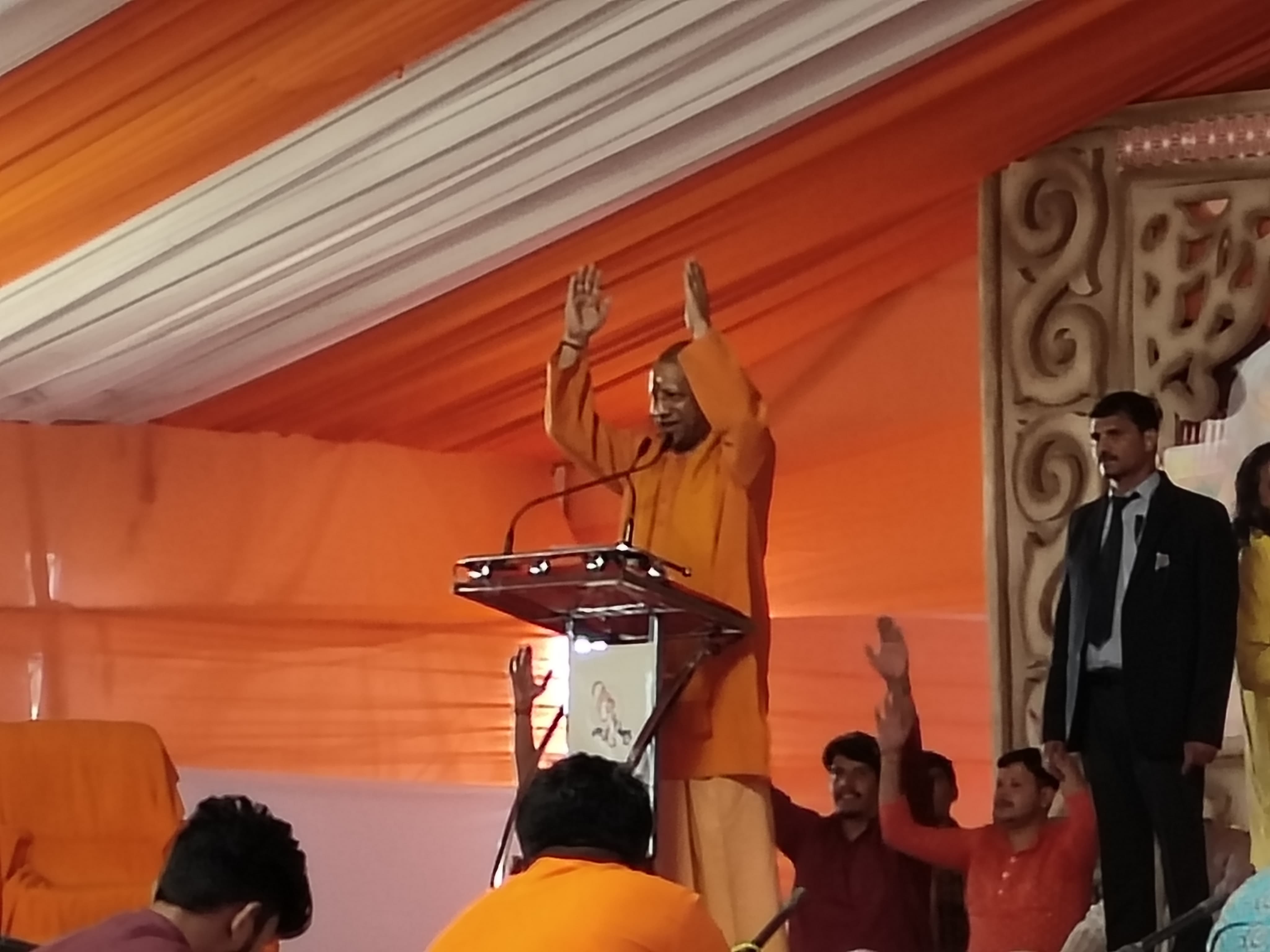 शिव महापुराण कथा में शामिल मुख्यमंत्री : फोटो बच्चा गुप्ता शिव महापुराण कथा में शामिल मुख्यमंत्री : फोटो बच्चा गुप्ता
