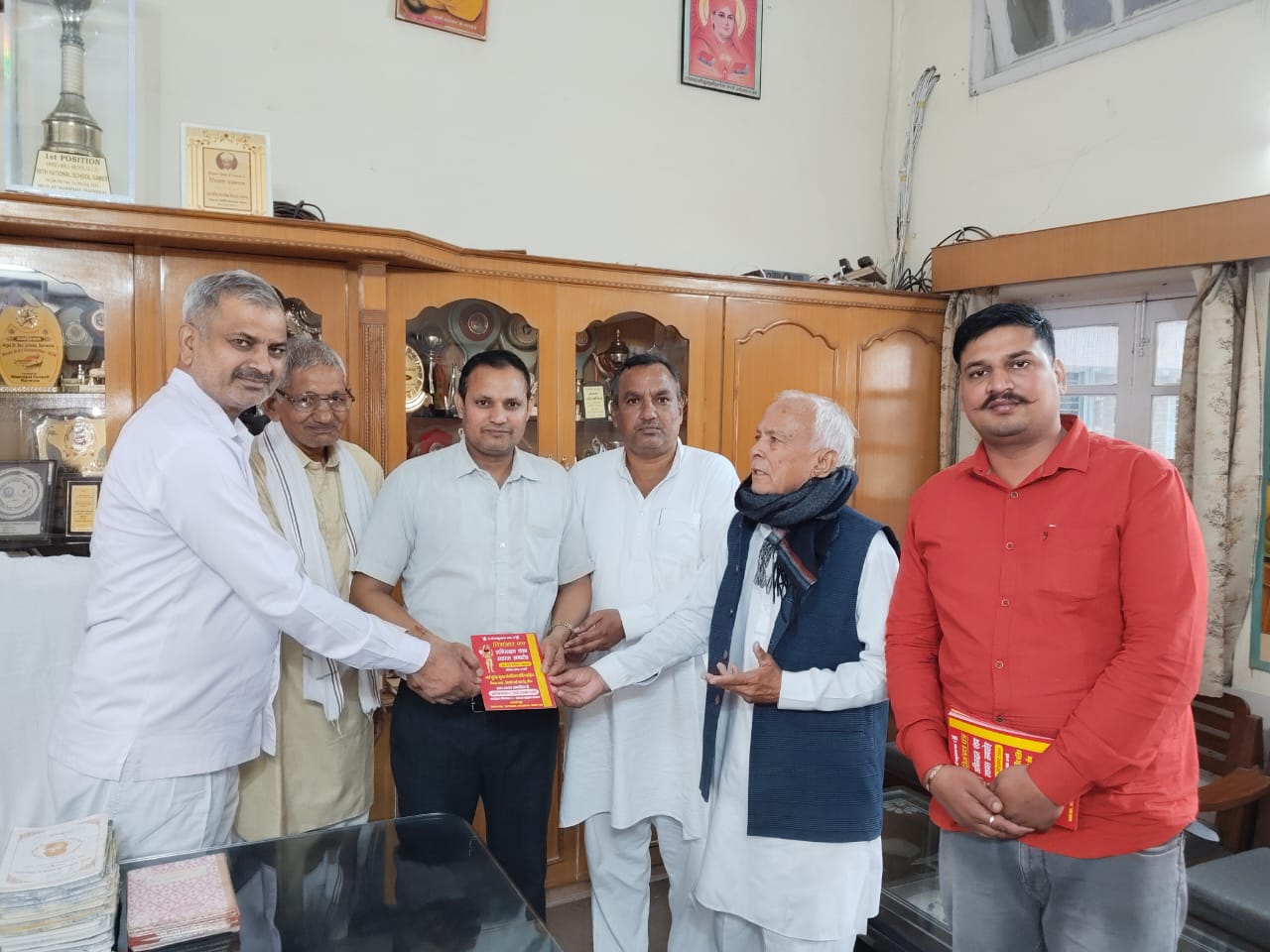 जींद में एक दिसंबर को प्रस्तावित समारोह को लेकर न्यौता देते हुए ब्राह्मण समाज के प्रबुद्ध लोग। जींद में एक दिसंबर को प्रस्तावित समारोह को लेकर न्यौता देते हुए ब्राह्मण समाज के प्रबुद्ध लोग।