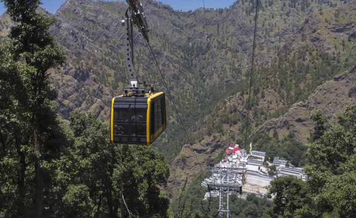 (अपडेट) रोपवे परियोजना को लेकर पुलिस पर प्रदर्शनकारियों ने किया पथराव, कटरा में हड़ताल तनावपूर्ण (अपडेट) रोपवे परियोजना को लेकर पुलिस पर प्रदर्शनकारियों ने किया पथराव, कटरा में हड़ताल तनावपूर्ण