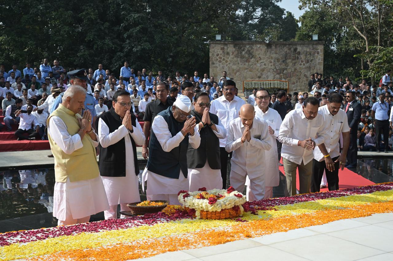 आजादी आंदोलन में स्व. दर्डा की रही महत्वपूर्ण भूमिका : राज्यपाल आजादी आंदोलन में स्व. दर्डा की रही महत्वपूर्ण भूमिका : राज्यपाल