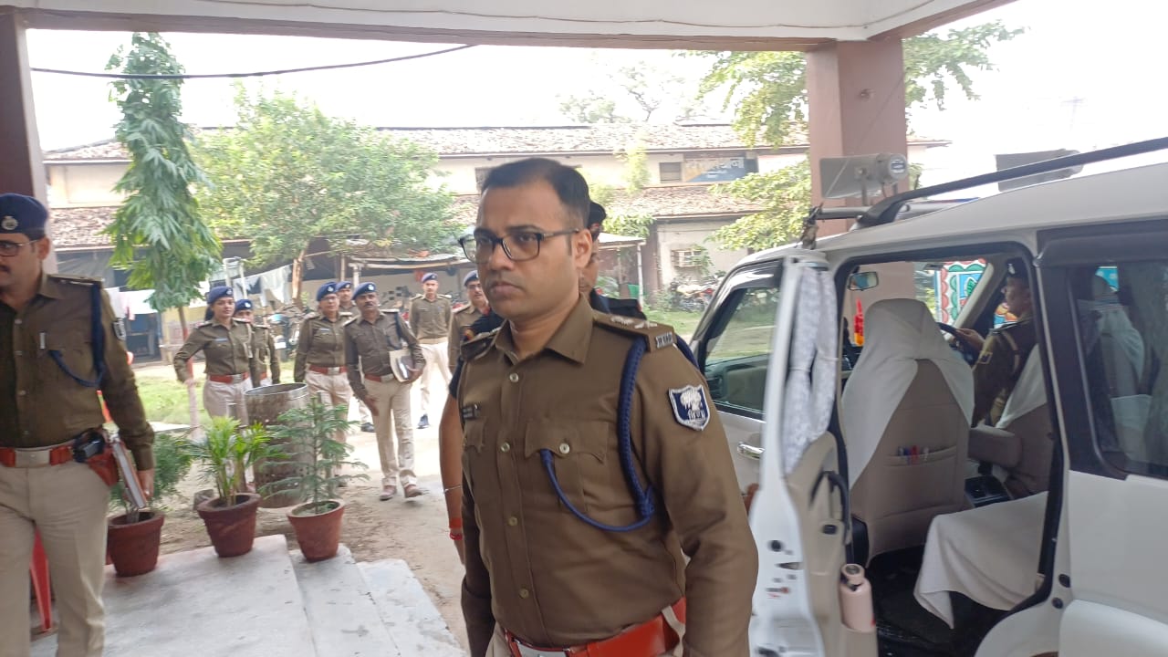 रक्सौल पहुंचे एसपी रक्सौल पहुंचे एसपी