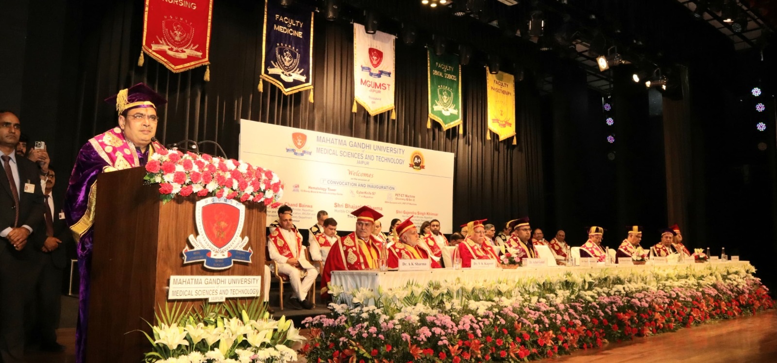 महात्मा गांधी यूनिवर्सिटी के 7वें दीक्षांत एवं लोकार्पण समारोह को संबोधित करते सीएम।