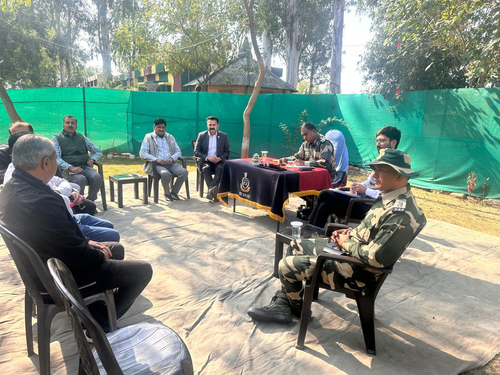 SDM Hiranagar and Agriculture Officer visited the border areas adjacent to India-Pakistan border SDM Hiranagar and Agriculture Officer visited the border areas adjacent to India-Pakistan border