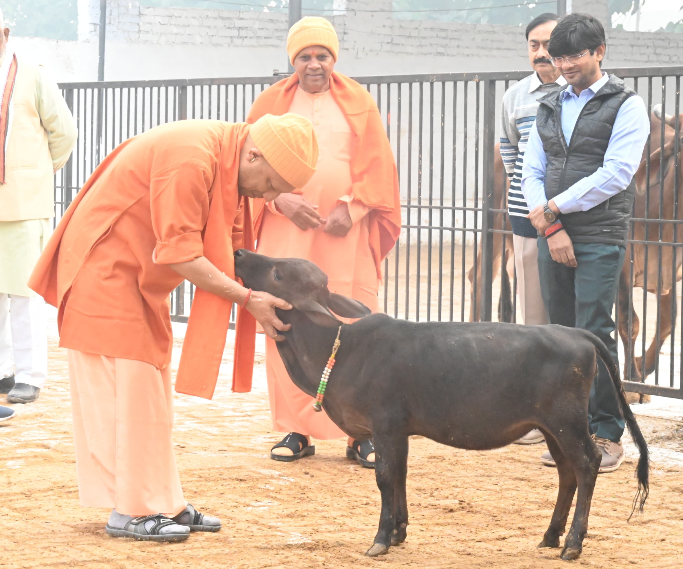 *जनता दर्शन में मुख्यमंत्री योगी आदित्यनाथ ने सुनीं 300 लोगों की समस्याएं* *जनता दर्शन में मुख्यमंत्री योगी आदित्यनाथ ने सुनीं 300 लोगों की समस्याएं*