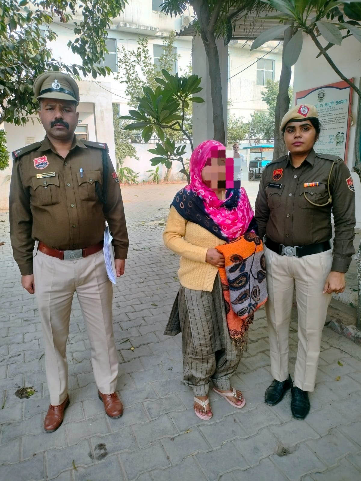 पुलिस द्वारा गिरफ्तार किया गया आरोपी पुलिस द्वारा गिरफ्तार किया गया आरोपी