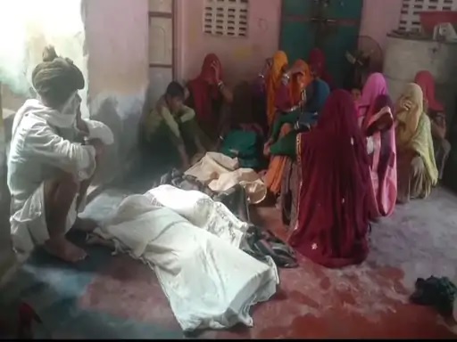 बच्चों की एक साथ मौत के बाद घर में कोहराम मच गया। बच्चों की एक साथ मौत के बाद घर में कोहराम मच गया।