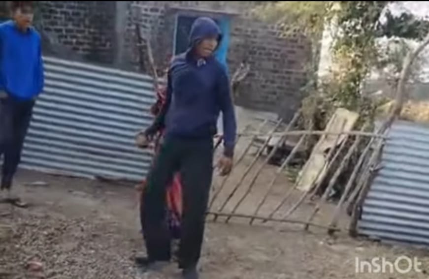 पत्थर से किया हमला, तीन पर केस दर्ज पत्थर से किया हमला, तीन पर केस दर्ज