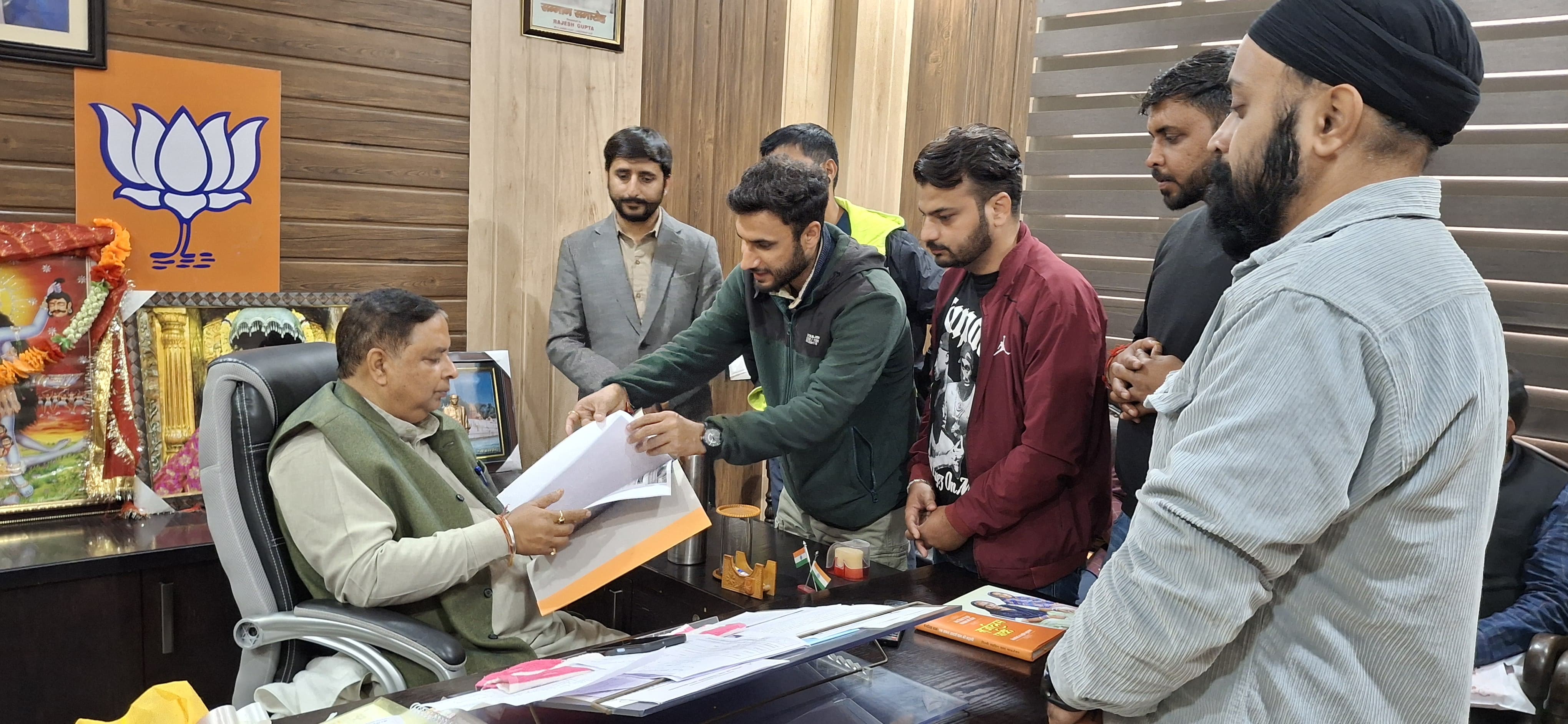सत शर्मा ने जेकेपी भर्ती में आयु सीमा में छूट की वकालत की सत शर्मा ने जेकेपी भर्ती में आयु सीमा में छूट की वकालत की