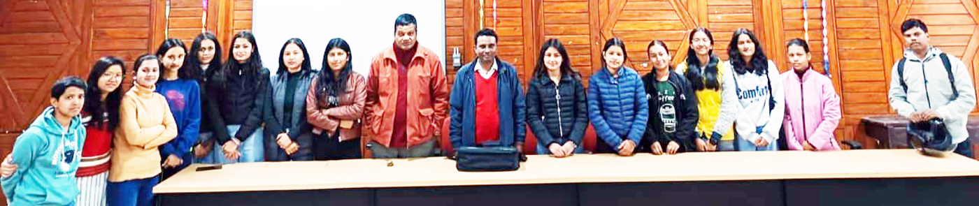 नैनीताल: बूट कैंप में शामिल प्राध्यापक एवं छात्र-छात्राएं। नैनीताल: बूट कैंप में शामिल प्राध्यापक एवं छात्र-छात्राएं।