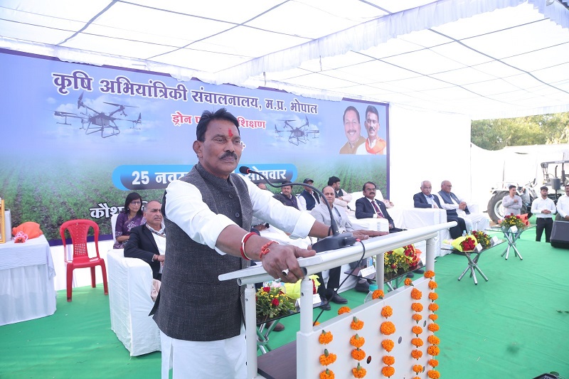 इंदौर में ड्रोन पायलट प्रशिक्षण के शुभारम्भ इंदौर में ड्रोन पायलट प्रशिक्षण के शुभारम्भ