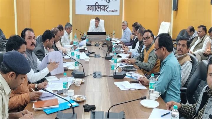 संभागीय आयुक्त खत्री ने की शिक्षा विभाग की समीक्षा संभागीय आयुक्त खत्री ने की शिक्षा विभाग की समीक्षा