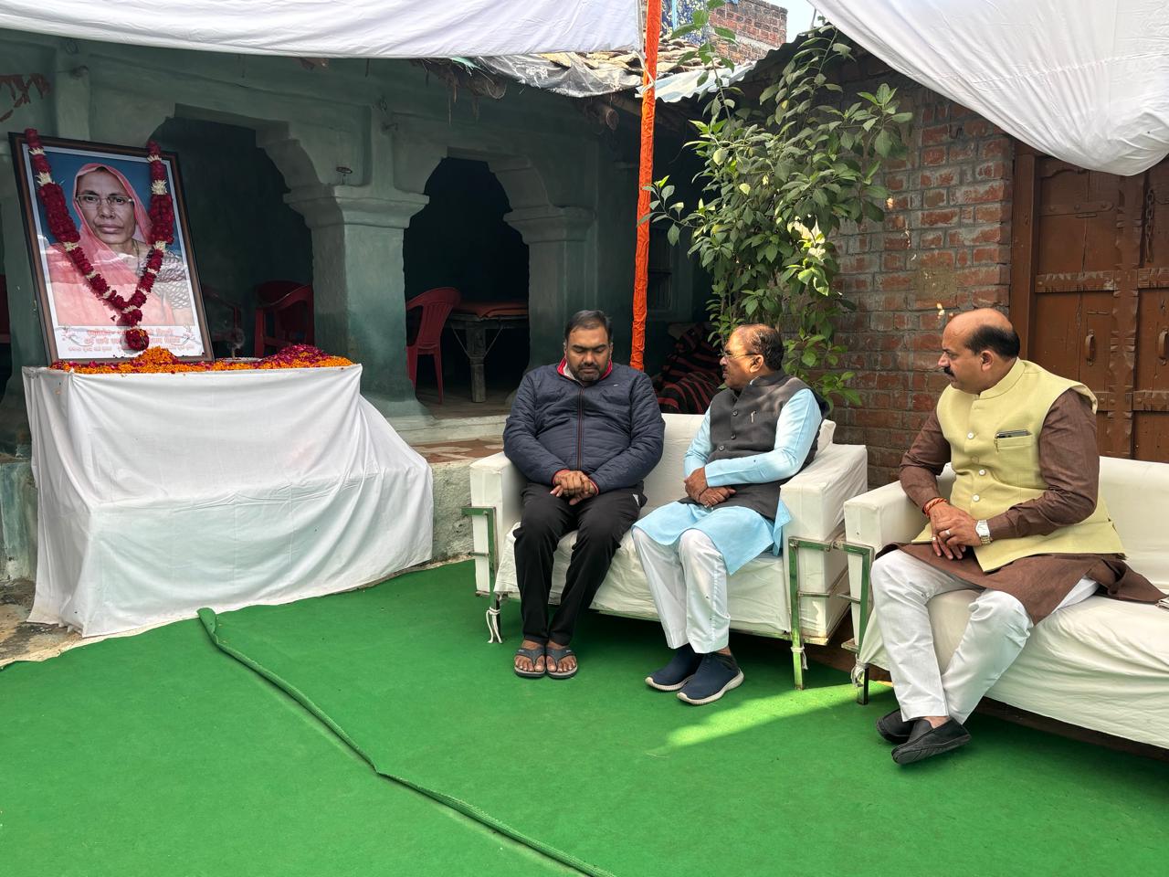 विधान सभा अध्यक्ष देवनानी बांदा पहुंच चन्द्र शेखर को बंधाया ढांढस विधान सभा अध्यक्ष देवनानी बांदा पहुंच चन्द्र शेखर को बंधाया ढांढस