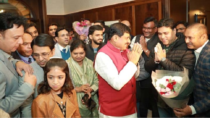मुख्यमंत्री डॉ.मोहन यादव का लंदन पहुँचने पर सेंट जेम्स कोर्ट (ताज) में प्रवासी भारतीयों ने गर्म जोशी से स्वागत किया मुख्यमंत्री डॉ.मोहन यादव का लंदन पहुँचने पर सेंट जेम्स कोर्ट (ताज) में प्रवासी भारतीयों ने गर्म जोशी से स्वागत किया