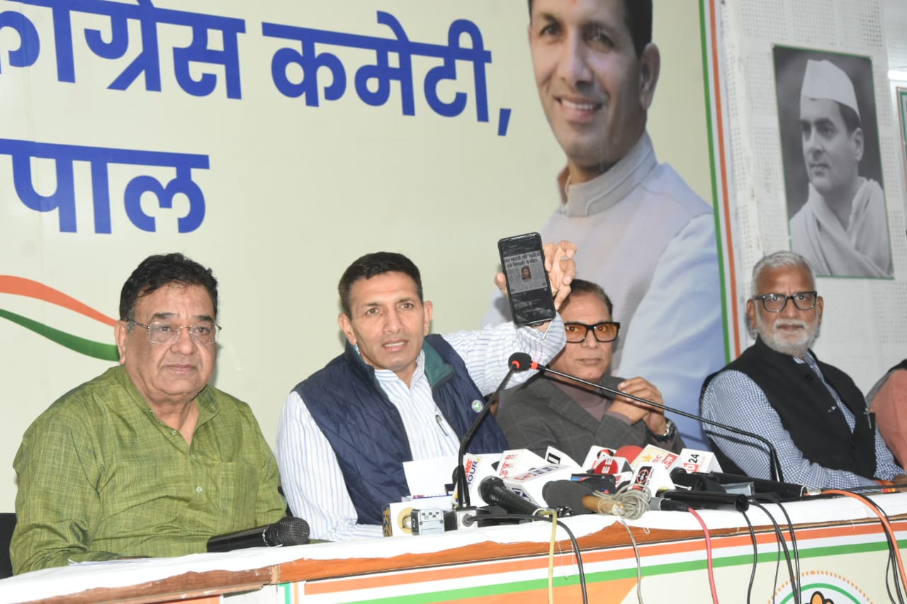 मप्र में खाद संकट काे लेकर जीतू पटवारी का सरकार पर हमला मप्र में खाद संकट काे लेकर जीतू पटवारी का सरकार पर हमला
