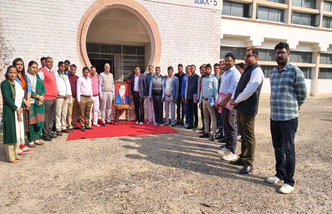 कार्यक्रम में संबोधित करते प्रधानाचार्य विनोद खनगवाल। कार्यक्रम में संबोधित करते प्रधानाचार्य विनोद खनगवाल।