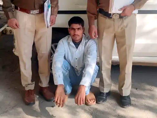 पुलिस की गिरफ्त में आरोपी। पुलिस की गिरफ्त में आरोपी।