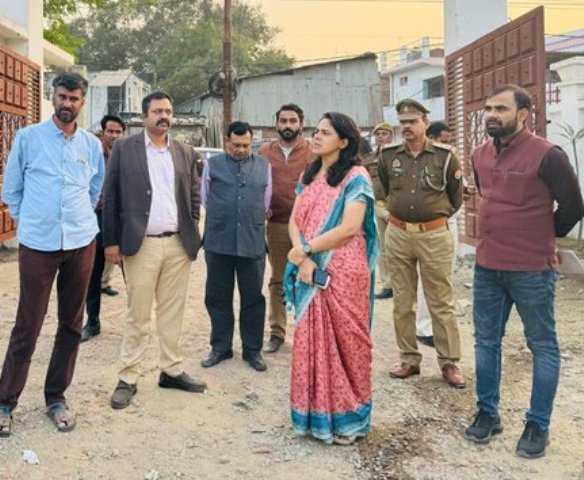 झीलों का निरीक्षण करती मंडलायुक्त रौशन जैकब, प्राधिकरण उपाध्यक्ष प्रथमेश फोटो झीलों का निरीक्षण करती मंडलायुक्त रौशन जैकब, प्राधिकरण उपाध्यक्ष प्रथमेश फोटो