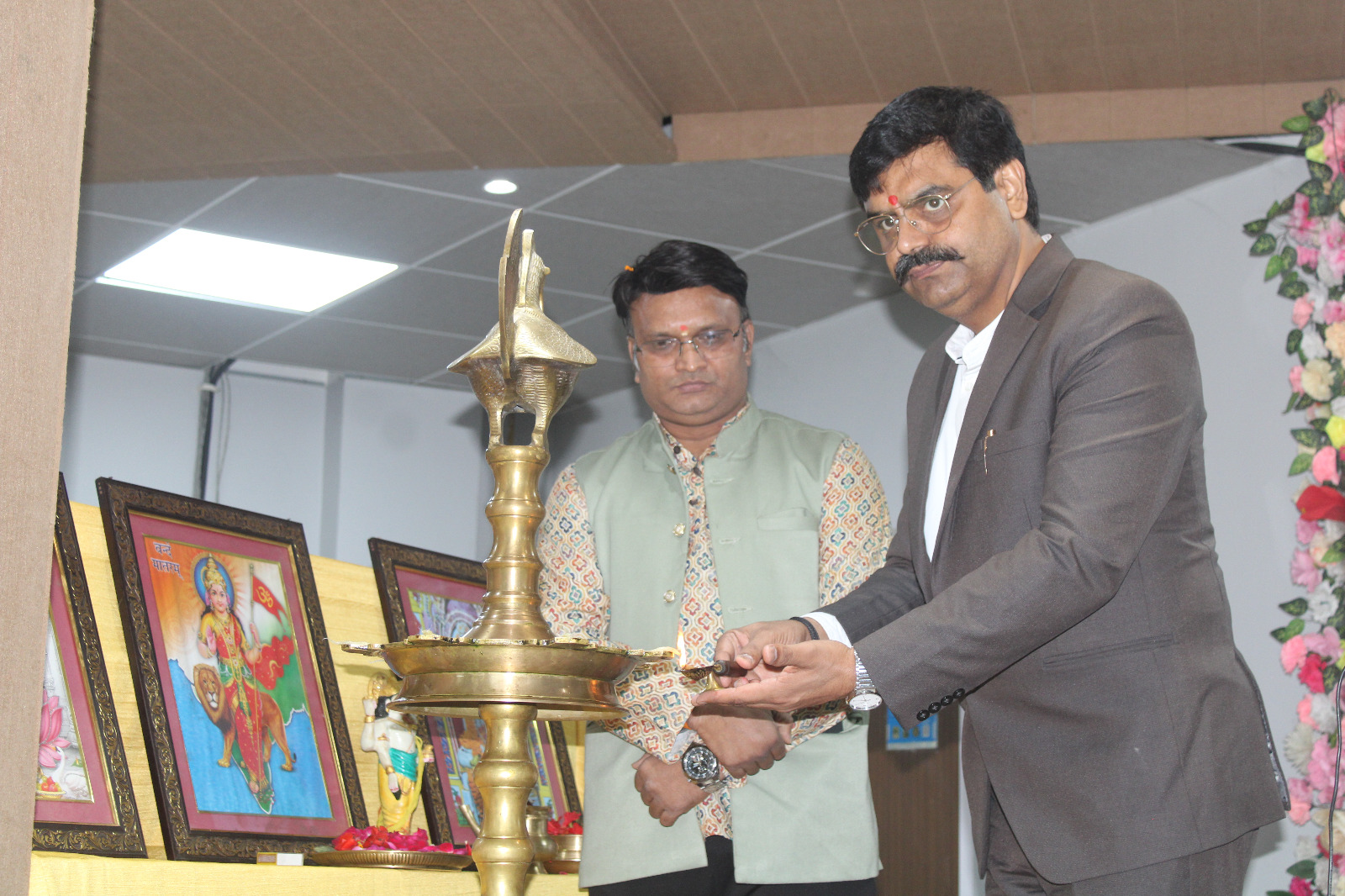 संविधान दिवस पर महायोगी गोरखनाथ में व्याख्यान का आयोजन* संविधान दिवस पर महायोगी गोरखनाथ में व्याख्यान का आयोजन*