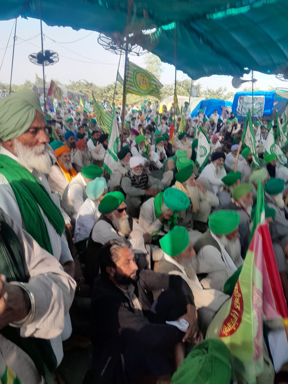 बॉर्डर पर एकत्रित हुए किसान। बॉर्डर पर एकत्रित हुए किसान।