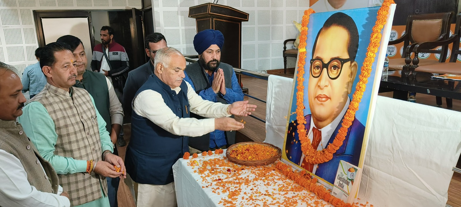 जम्मू-कश्मीर भाजपा ने त्रिकुटा नगर मुख्यालय में संविधान दिवस मनाया जम्मू-कश्मीर भाजपा ने त्रिकुटा नगर मुख्यालय में संविधान दिवस मनाया