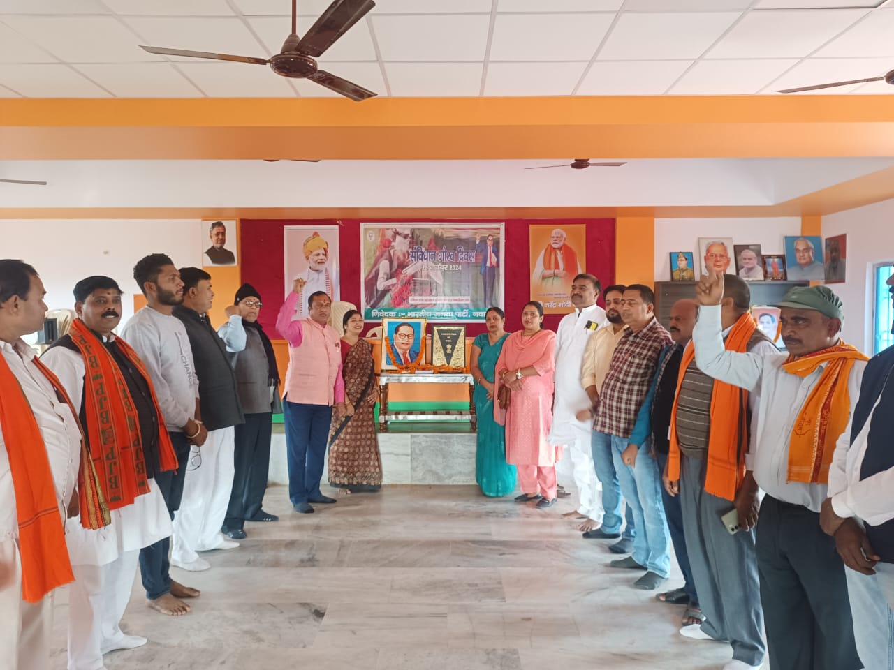 जयंती मनाते आश्रमवासी जयंती मनाते आश्रमवासी