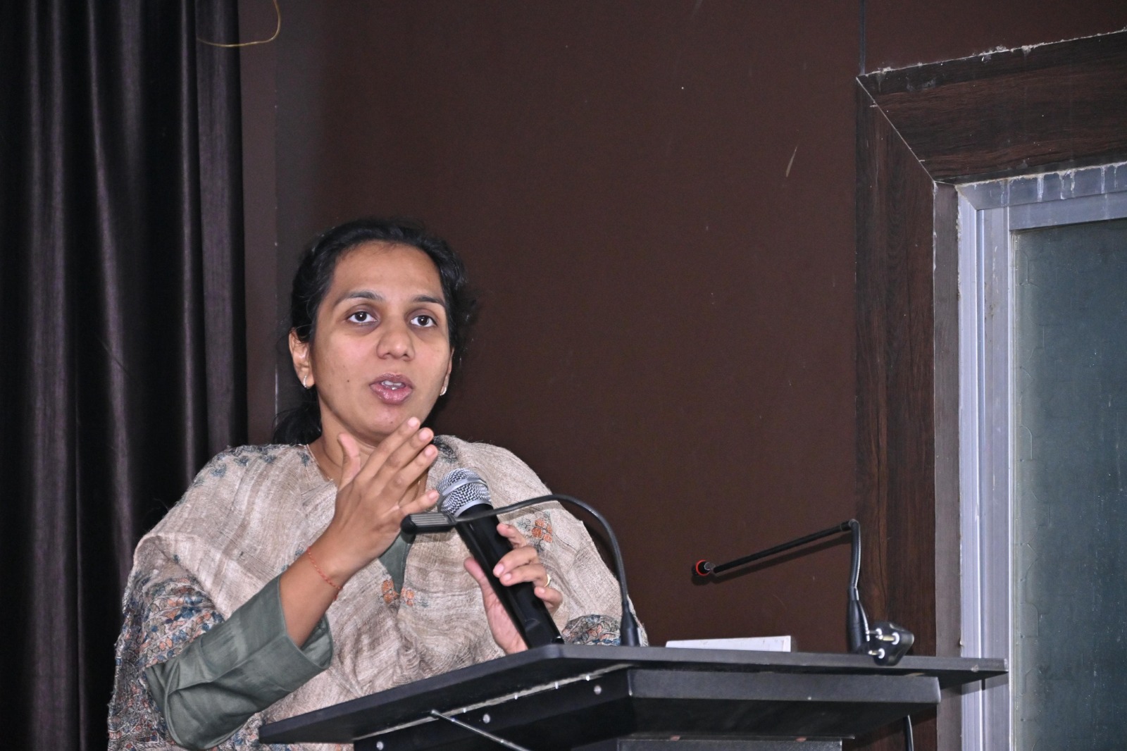कार्यक्रम को संबोधित करती हुई कलेक्टर नम्रता गांधी। कार्यक्रम को संबोधित करती हुई कलेक्टर नम्रता गांधी।