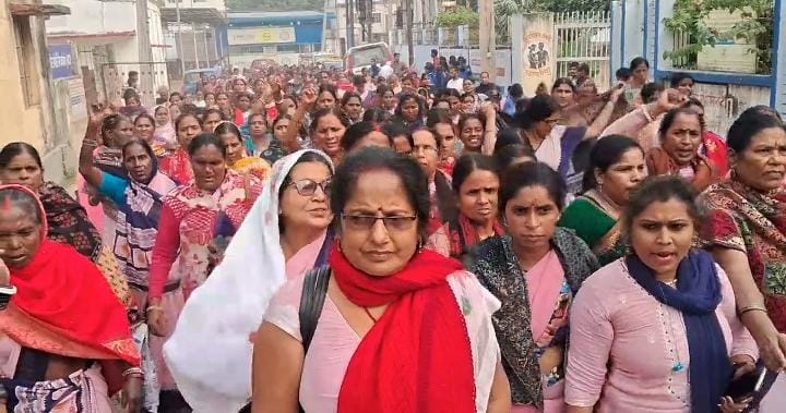 प्रदर्शन करती आशा कार्यकर्ता प्रदर्शन करती आशा कार्यकर्ता