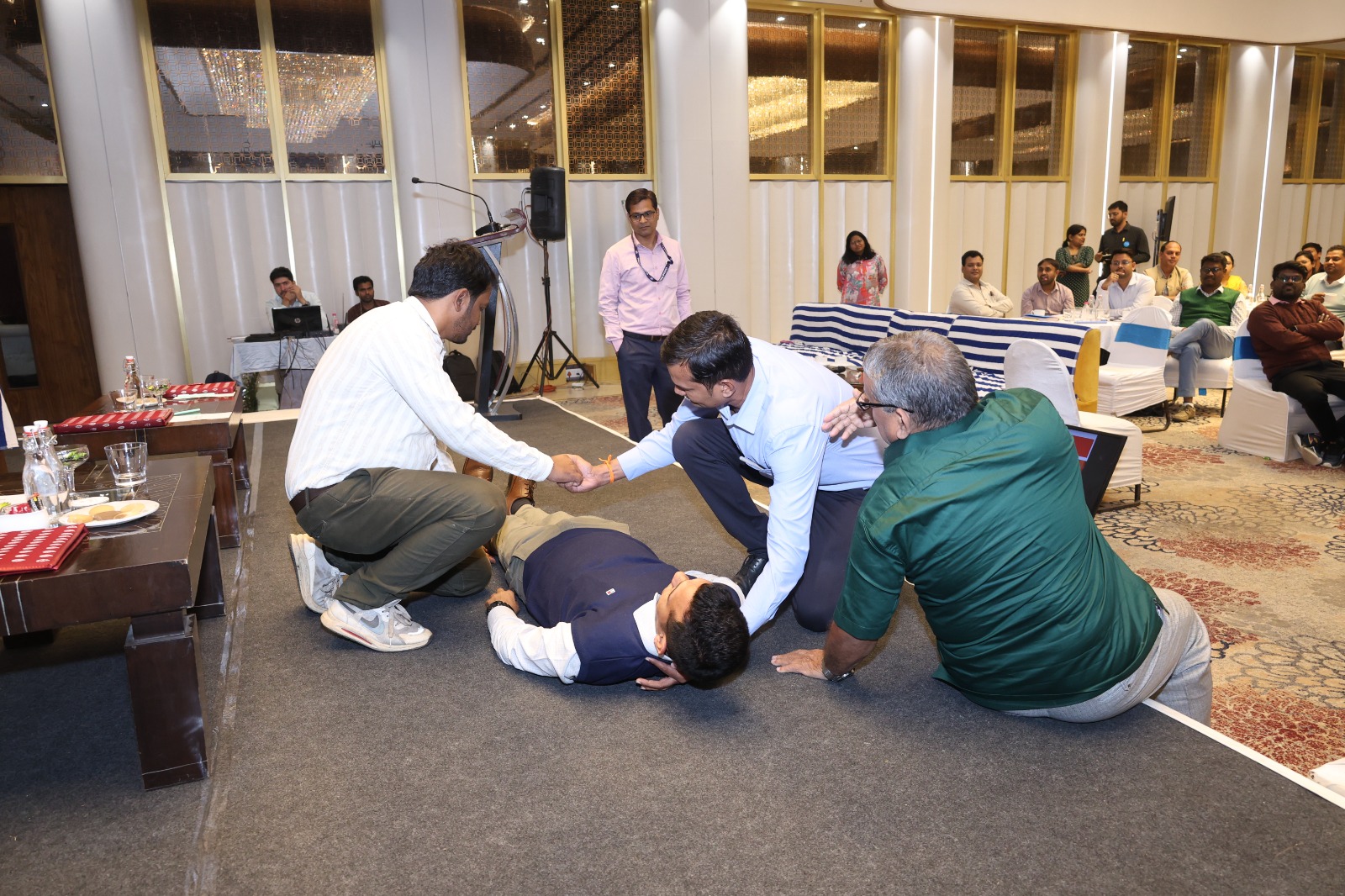 आपात स्थिति में स्वास्थ्य सेवाओं की तैयारियों पर प्रशिक्षण आपात स्थिति में स्वास्थ्य सेवाओं की तैयारियों पर प्रशिक्षण