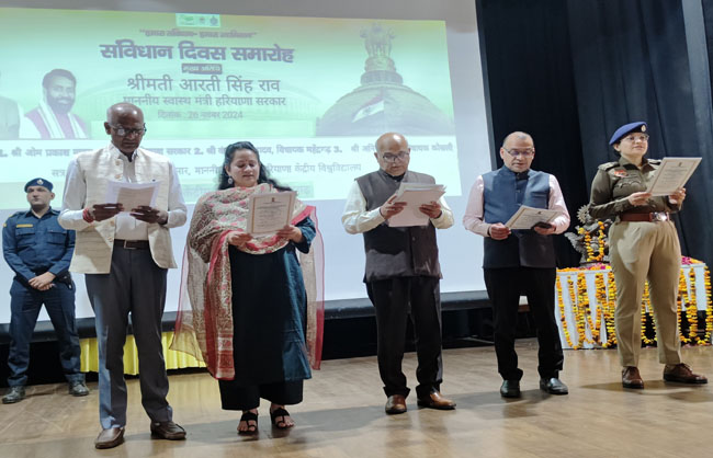 हरियाणा केंद्रीय विश्वविद्यालय में संविधान की प्रस्तावना का वाचन करते हुए। हरियाणा केंद्रीय विश्वविद्यालय में संविधान की प्रस्तावना का वाचन करते हुए।