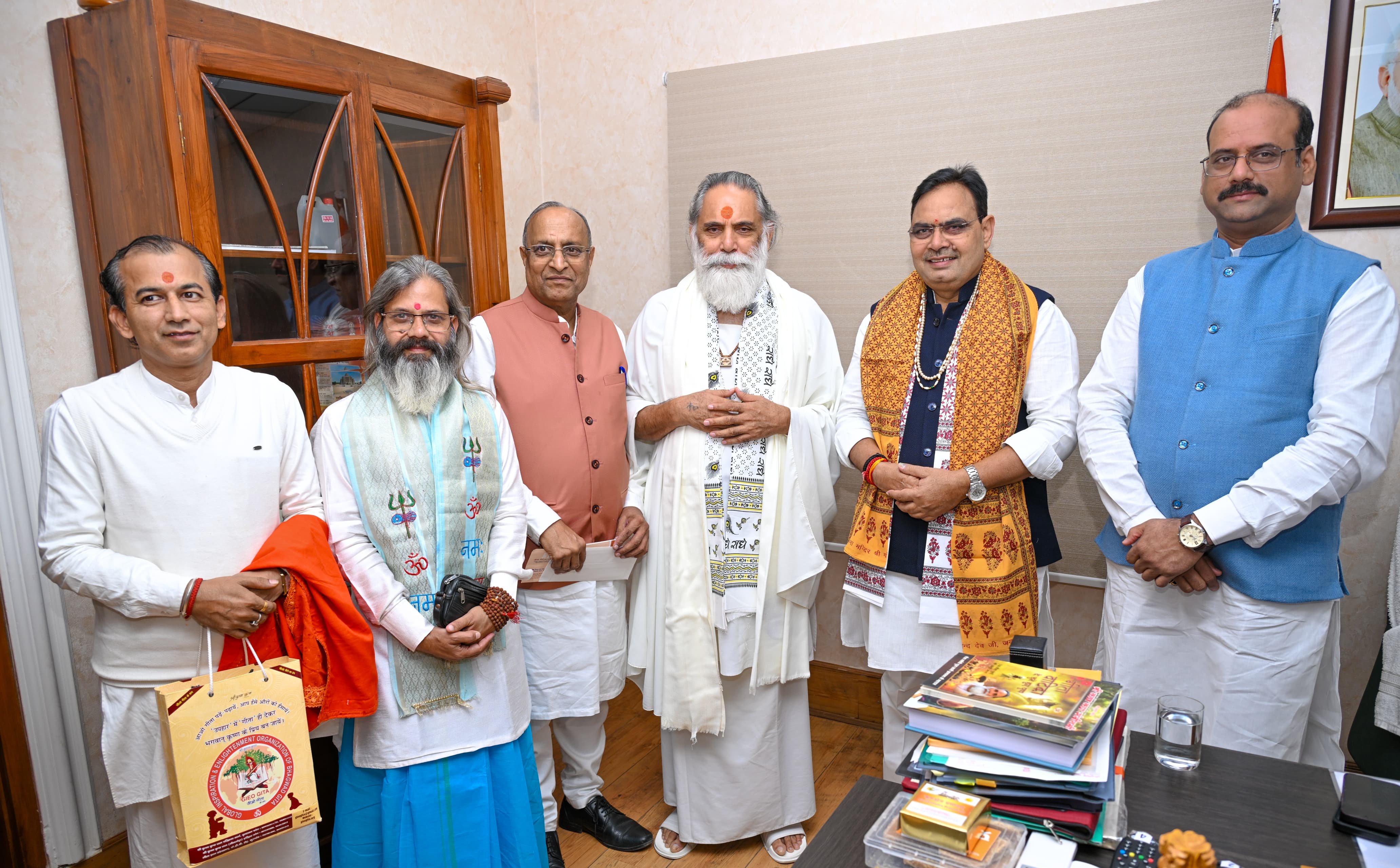अंतरराष्ट्रीय गीता प्रचारक गीता मनीषी ज्ञानानंद महाराज का मुख्यमंत्री आवास पर हुआ अभिनंदन अंतरराष्ट्रीय गीता प्रचारक गीता मनीषी ज्ञानानंद महाराज का मुख्यमंत्री आवास पर हुआ अभिनंदन