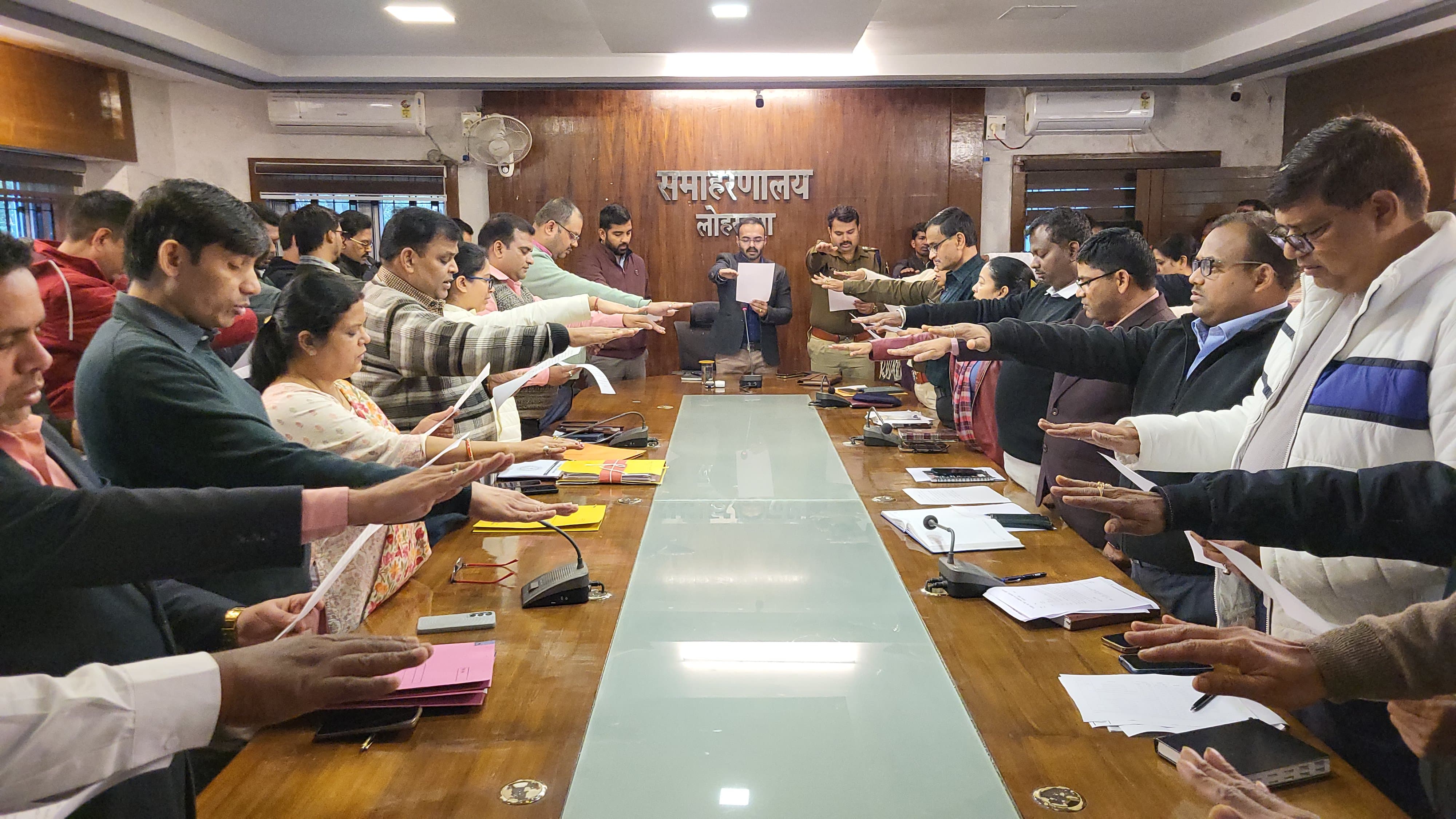मौके पर मौजूद लोग मौके पर मौजूद लोग