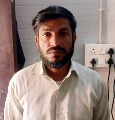 गिरफ्तार किया गया आरोपी गिरफ्तार किया गया आरोपी