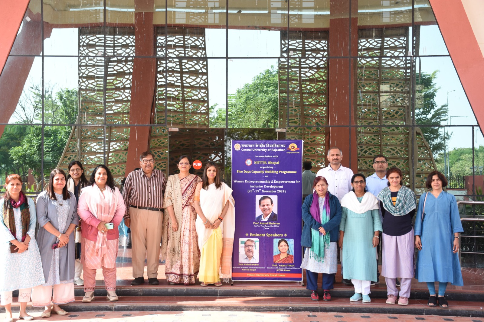 क्षमता निर्माण कार्यक्रम महिलाओं को आत्मनिर्भर और सशक्त बनाने की दिशा में महत्वपूर्ण-प्रो. आनंद भालेराव क्षमता निर्माण कार्यक्रम महिलाओं को आत्मनिर्भर और सशक्त बनाने की दिशा में महत्वपूर्ण-प्रो. आनंद भालेराव