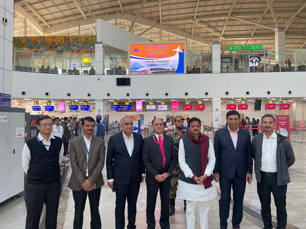 भोपाल से रीवा के बीच फ्लाई बिग फ्लाइट सेवा टिकट काउंटर का उप मुख्यमंत्री शुक्ल ने किया उद्घाटन भोपाल से रीवा के बीच फ्लाई बिग फ्लाइट सेवा टिकट काउंटर का उप मुख्यमंत्री शुक्ल ने किया उद्घाटन