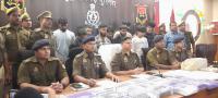 करोड़ों की ठगी के मामले में 11 अभियुक्त, खुलासा करते पुलिस अधिकारी करोड़ों की ठगी के मामले में 11 अभियुक्त, खुलासा करते पुलिस अधिकारी