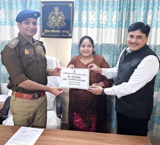 सहायक पुलिस आयुक्त साइबर क्राइम मो.मोहसिन एवं पीड़ित व्यापारी का छाया चित्र सहायक पुलिस आयुक्त साइबर क्राइम मो.मोहसिन एवं पीड़ित व्यापारी का छाया चित्र