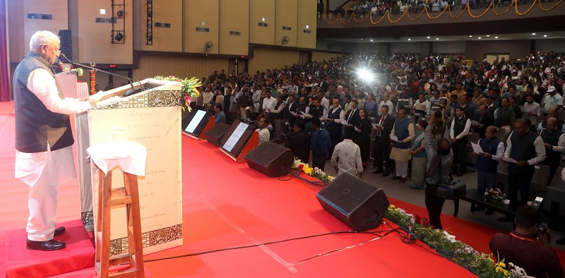 संविधान प्रस्तावना के सामूहिक वाचन कार्यक्रम को संबोधित करते हुए राज्यपाल मंगुभाई पटेल संविधान प्रस्तावना के सामूहिक वाचन कार्यक्रम को संबोधित करते हुए राज्यपाल मंगुभाई पटेल