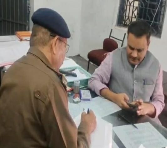 वक्फ बोर्ड के चेयरमैन डॉ. सलीम राज थाने में रिपोर्ट दर्ज कराते वक्फ बोर्ड के चेयरमैन डॉ. सलीम राज थाने में रिपोर्ट दर्ज कराते