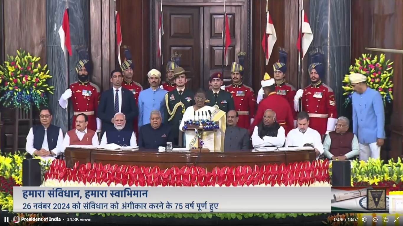संविधान सदन में सदस्यों को संबोधित करती राष्ट्रपति द्रोपदी मुर्मु संविधान सदन में सदस्यों को संबोधित करती राष्ट्रपति द्रोपदी मुर्मु