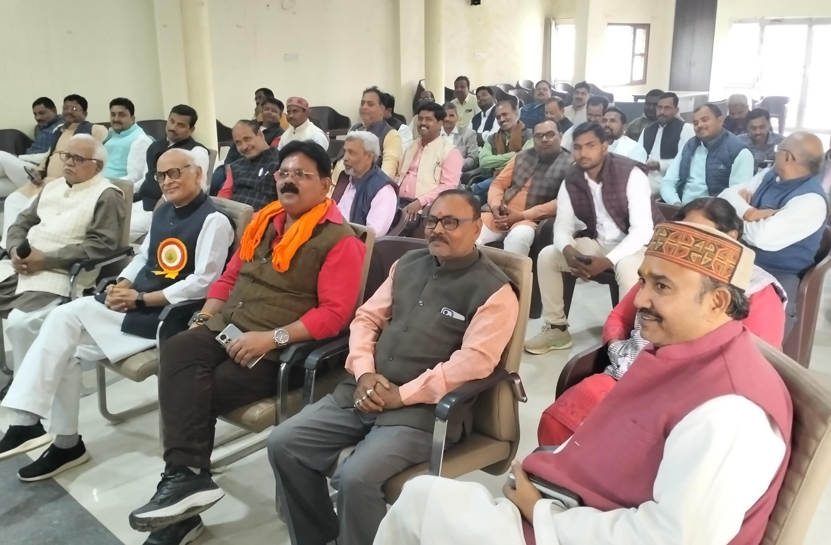 मूल संविधान में नहीं थे समाजवादी और सेक्यूलर शब्द : डॉ आरए वर्मा मूल संविधान में नहीं थे समाजवादी और सेक्यूलर शब्द : डॉ आरए वर्मा