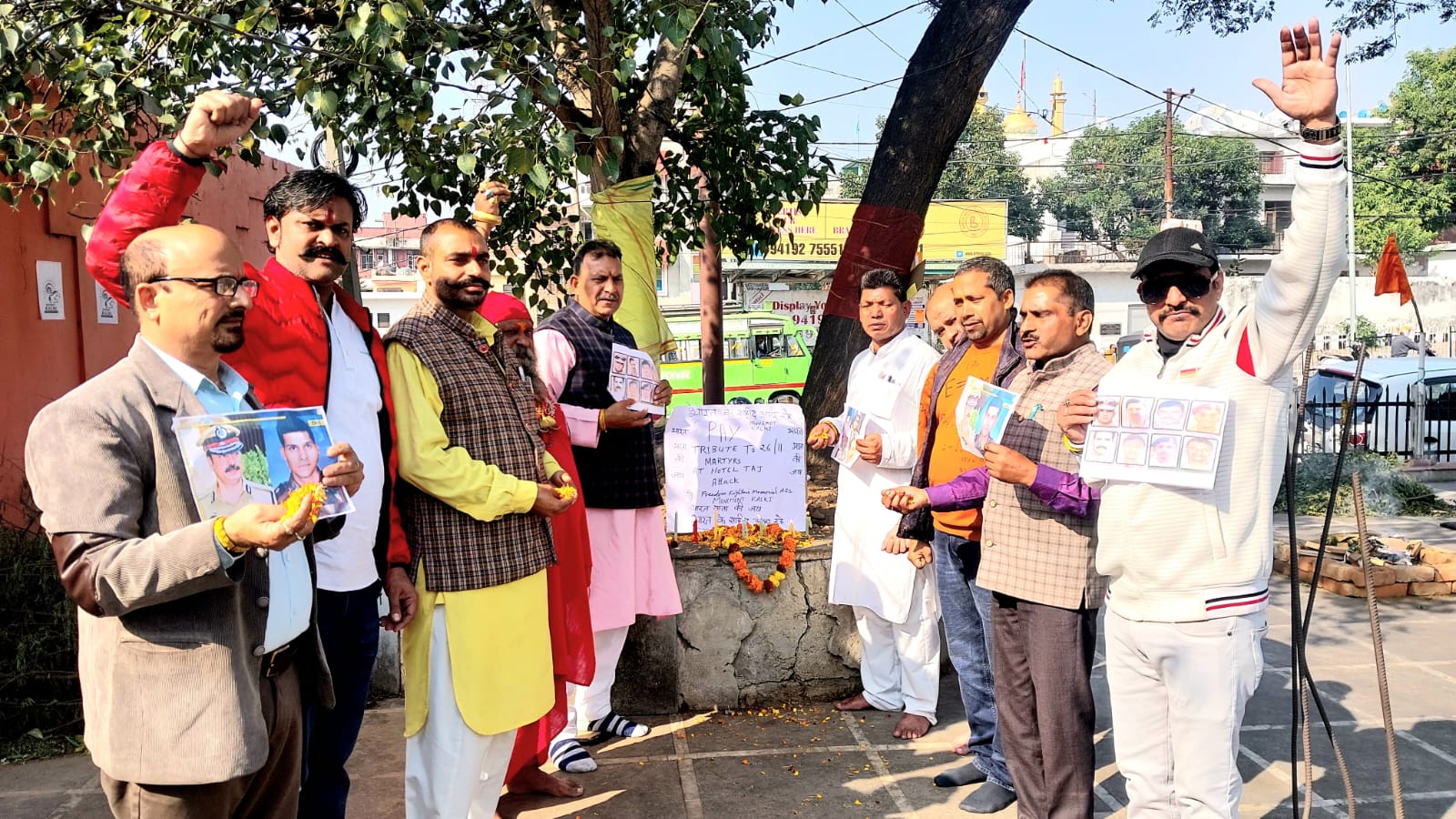 26/11 मुंबई हमले के शहीदों को श्रद्धांजलि दी