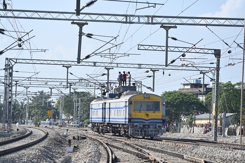पूर्वोत्तर सीमा रेलवे में विद्युतीकरण पूर्वोत्तर सीमा रेलवे में विद्युतीकरण