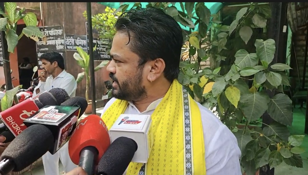 अजमेर सिविल कोर्ट ने अजमेर दरगाह से जुड़ी याचिका स्वीकार कर सभी पक्षों को नोटिस जारी किया अजमेर सिविल कोर्ट ने अजमेर दरगाह से जुड़ी याचिका स्वीकार कर सभी पक्षों को नोटिस जारी किया