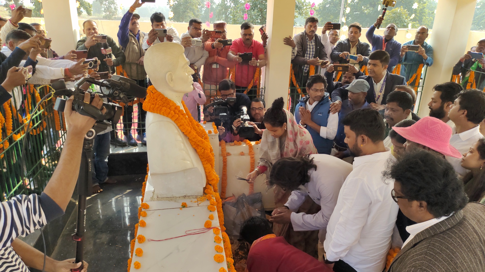 कार्यक्रम स्थल पर मौजूद मुख्यमंत्री