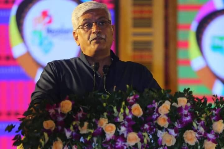 केंद्रीय पर्यटन मंत्री गजेंद्र सिंह शेखावत बुधवार को काजीरंगा में आयोजित 12वें अंतरराष्ट्रीय पर्यटन मार्ट का उद्घाटन समारोह को संबोधित करते हुए। केंद्रीय पर्यटन मंत्री गजेंद्र सिंह शेखावत बुधवार को काजीरंगा में आयोजित 12वें अंतरराष्ट्रीय पर्यटन मार्ट का उद्घाटन समारोह को संबोधित करते हुए।