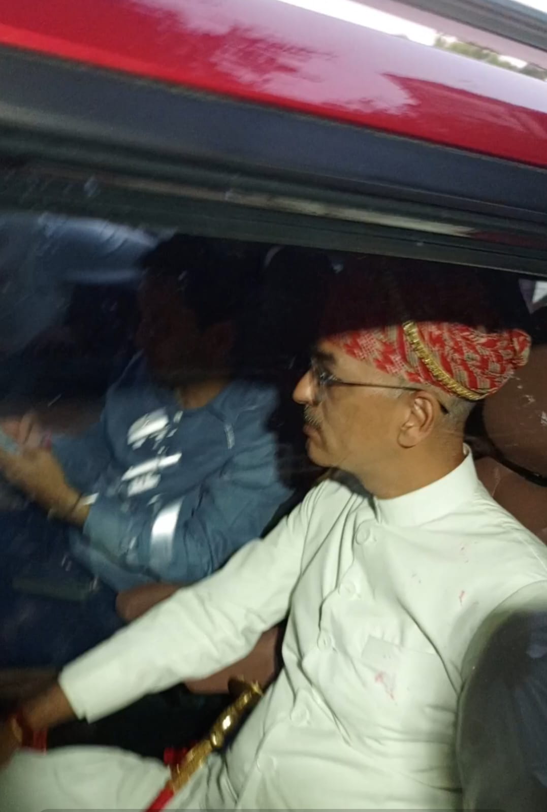 मेवाड़ राजपरिवार विवाद : आखिर सब्र की हुई जीत, पूरी हुई धूणी दर्शन की रीत मेवाड़ राजपरिवार विवाद : आखिर सब्र की हुई जीत, पूरी हुई धूणी दर्शन की रीत
