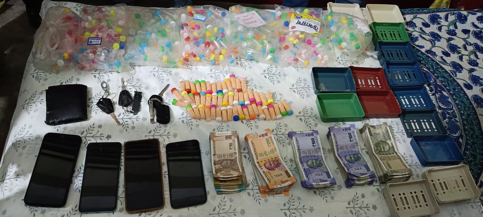 भारी मात्रा में हीरोइन समेत दो तस्कर गिरफ्तार भारी मात्रा में हीरोइन समेत दो तस्कर गिरफ्तार