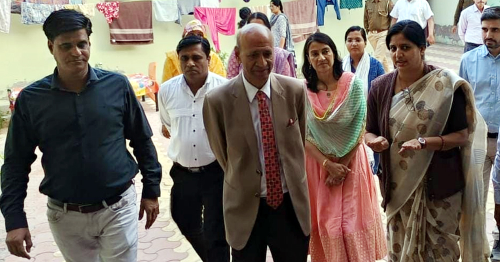 राजस्थान उच्च न्यायालय के न्यायाधिपति गर्ग ने किया राजकीय बालिका एवं शिशु गृह का निरीक्षण राजस्थान उच्च न्यायालय के न्यायाधिपति गर्ग ने किया राजकीय बालिका एवं शिशु गृह का निरीक्षण