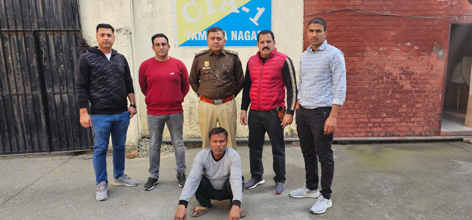 आरोपी पुलिस की गिरफ्त में आरोपी पुलिस की गिरफ्त में